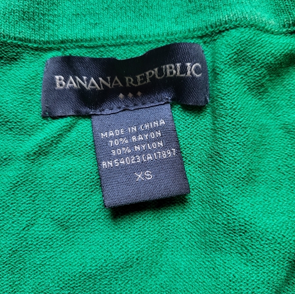 Green sleeveless sweatertop - Picture 2 of 5